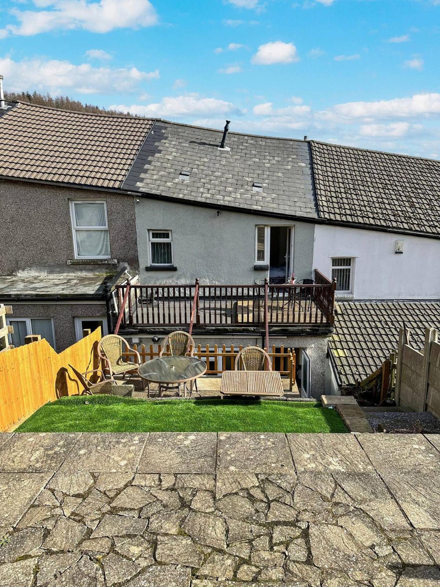 3 Bed Home In Tonypandy With Balcony View Room Llwynypia ภายนอก รูปภาพ