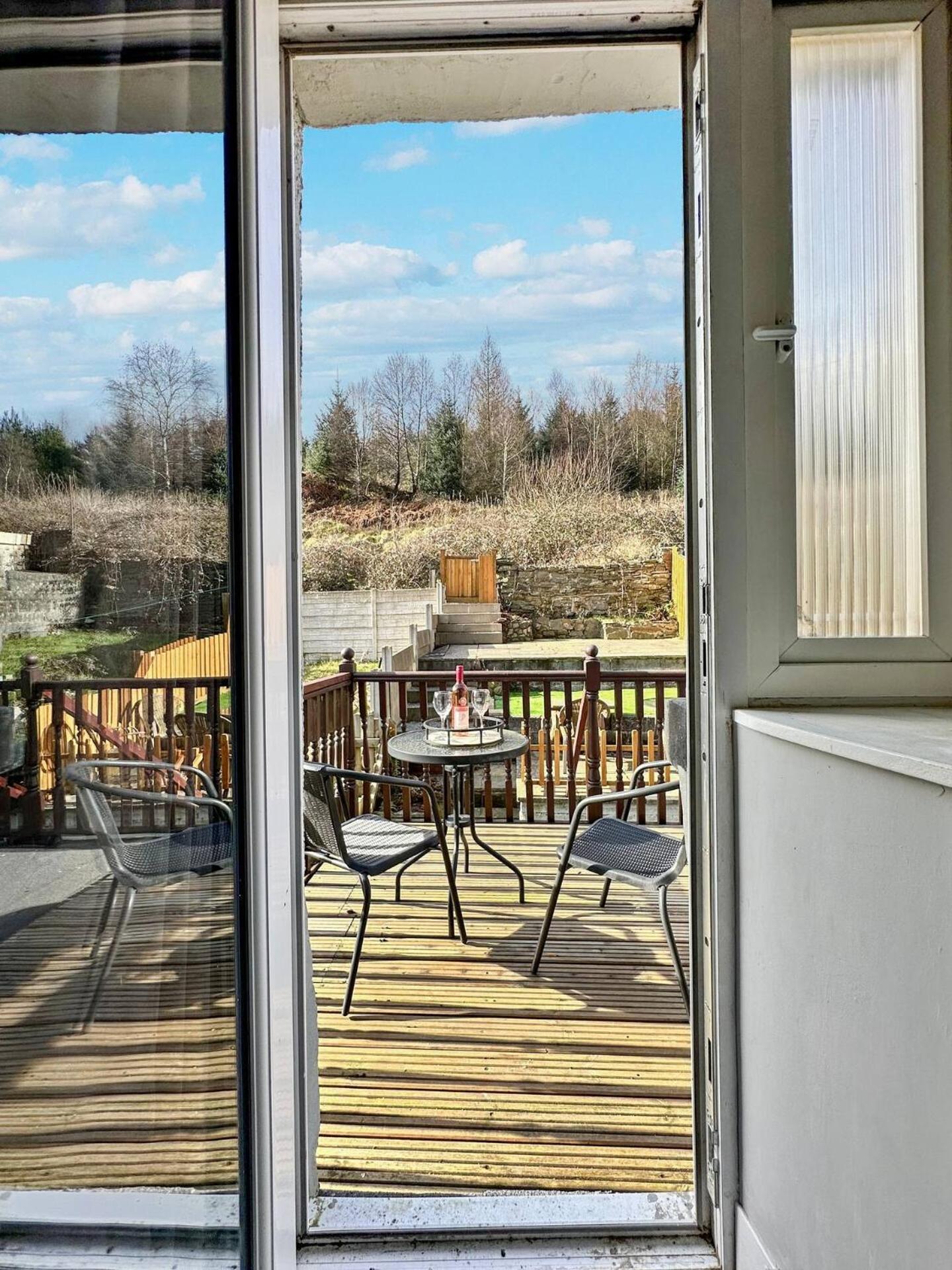 3 Bed Home In Tonypandy With Balcony View Room Llwynypia ภายนอก รูปภาพ