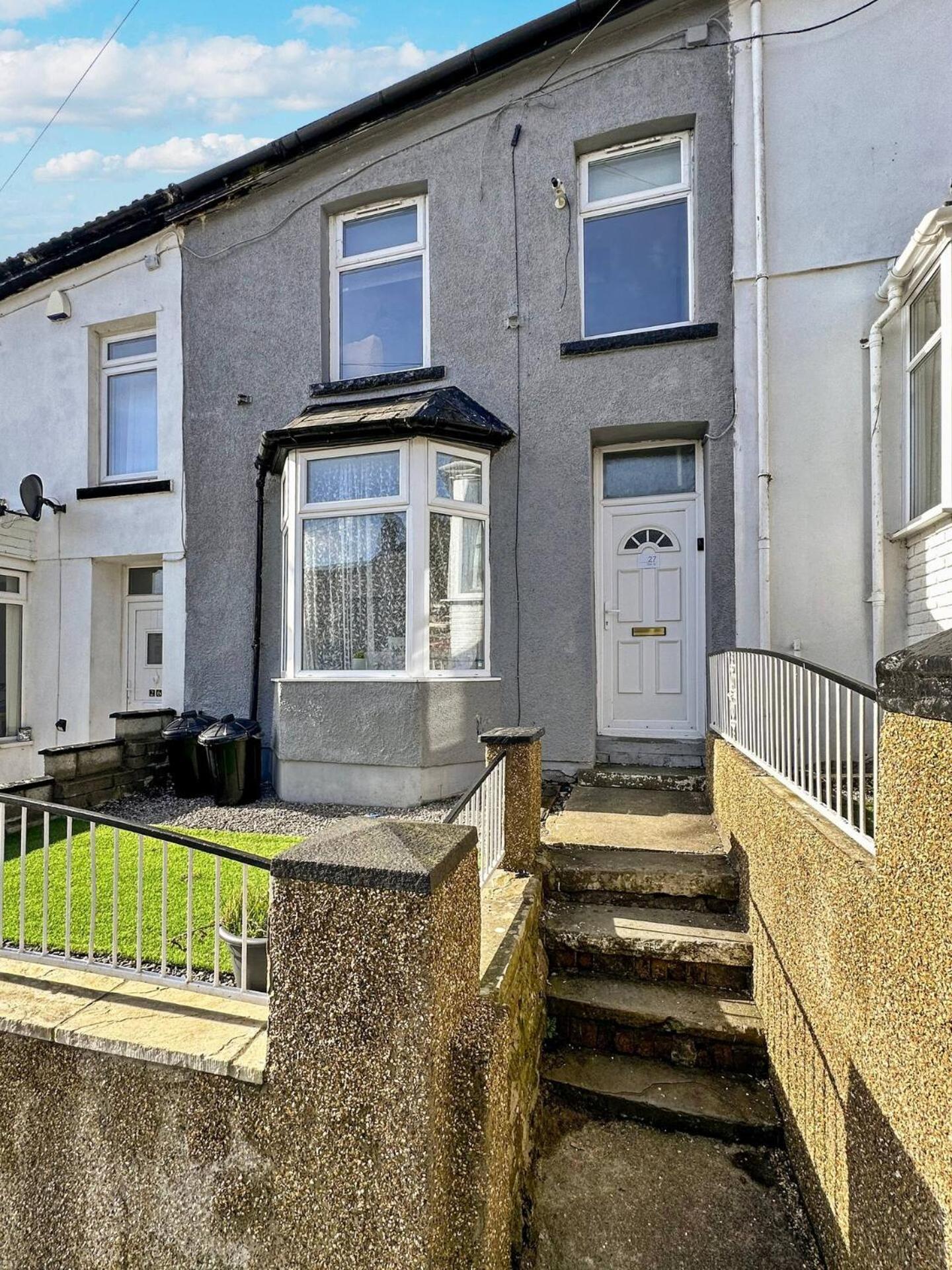 3 Bed Home In Tonypandy With Balcony View Room Llwynypia ภายนอก รูปภาพ